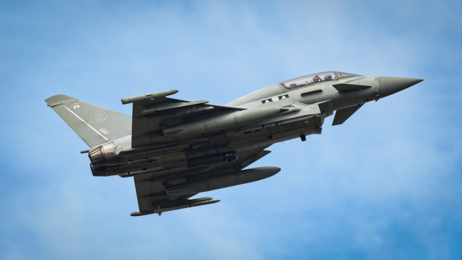 Обои картинки фото eurofighter typhoon, авиация, боевые самолёты, ввс