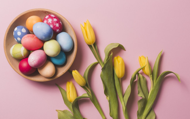 Обои картинки фото праздничные, пасха, яйца, крашеные, spring, decoration, весна, цветы, yellow, tulips, flowers, тюльпаны, easter, желтые, happy, eggs