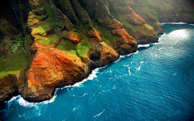 Обои картинки фото природа, побережье, море, зелень, скалы, берег