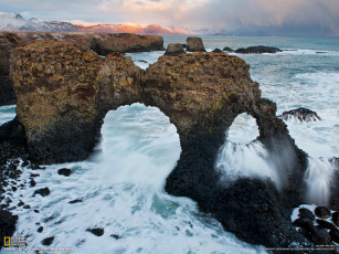 Картинка природа побережье скалы вода пена