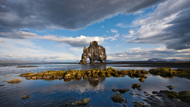 Обои картинки фото природа, побережье, камни, скала, облака