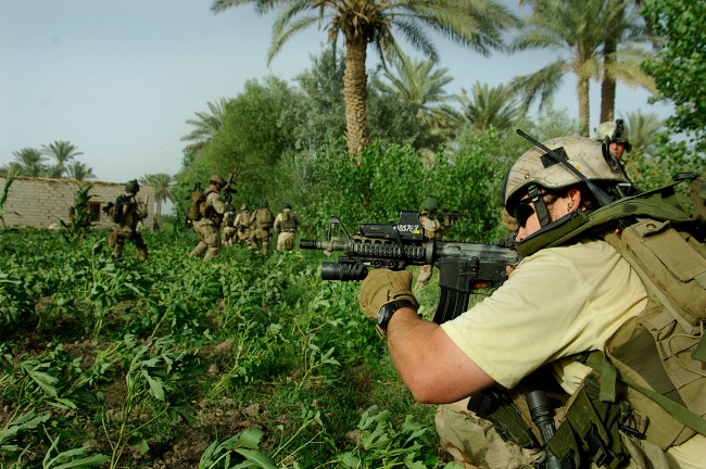 Обои картинки фото оружие, армия, спецназ, ирак, автомат