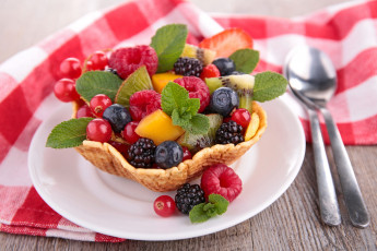 Картинка еда фрукты +ягоды салат малина черника ежевика смородина