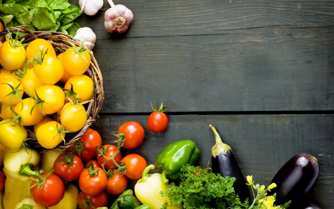 Обои картинки фото еда, овощи, зелень, помидоры, peppers, перец, tomatoes, баклажаны