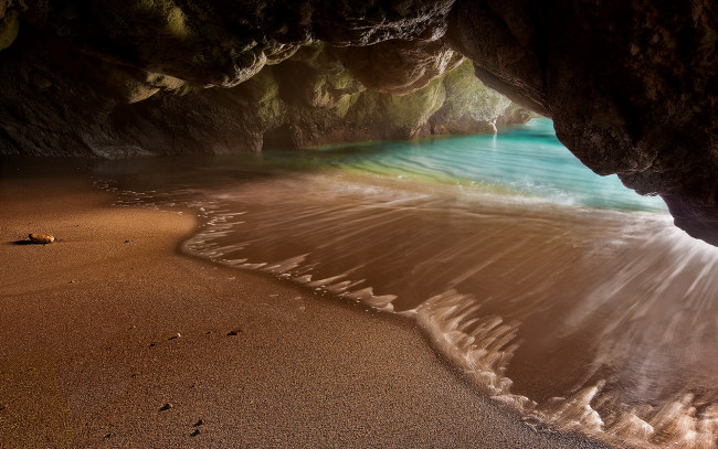 Обои картинки фото природа, побережье, грот, скалы, вода, песок, пляж, море