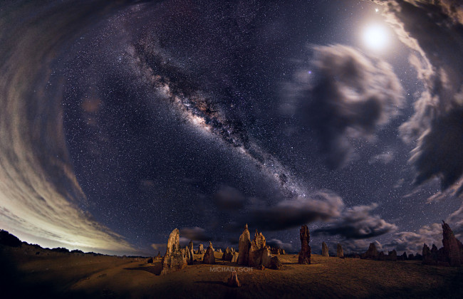Обои картинки фото космос, галактики, туманности, западная, австралия, национальный, парк, nambung, ночь, небо, млечный, путь, звезды, скалы, панорама