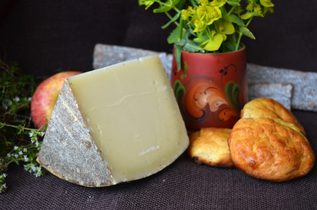 Обои картинки фото ovella de vilatzara, еда, сырные изделия, сыр