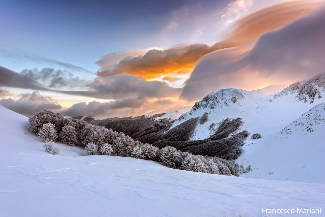 Обои картинки фото природа, зима, италия, апеннинские, горы, снег, небо, облака