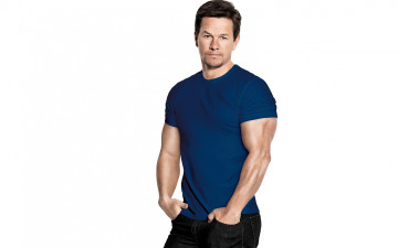 Картинка мужчины mark+wahlberg джинсы марк уолберг футболка мышцы поза актер mark wahlberg