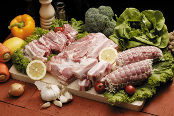 Картинка еда мясные+блюда лимон перец брокколи чеснок мясо свежее свинина