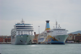 обоя корабли, разные, вместе, паром, порт, italy, livorno, италия, ливорно, лайнер