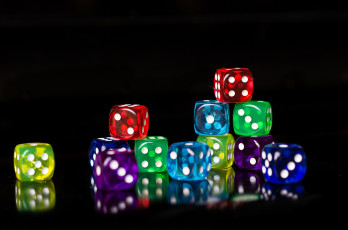 Картинка разное настольные игры азартные кубики разноцветные