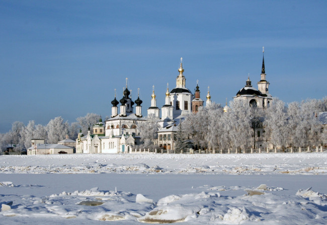 Обои картинки фото великий устюг, города, - православные церкви,  монастыри, великий, устюг, зима, река, монастырь