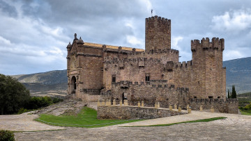 Картинка castillo+de+javier города замки+испании замок фортпост