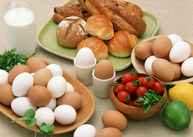 Обои картинки фото еда, разное, хлеб, яйца, томаты, помидоры