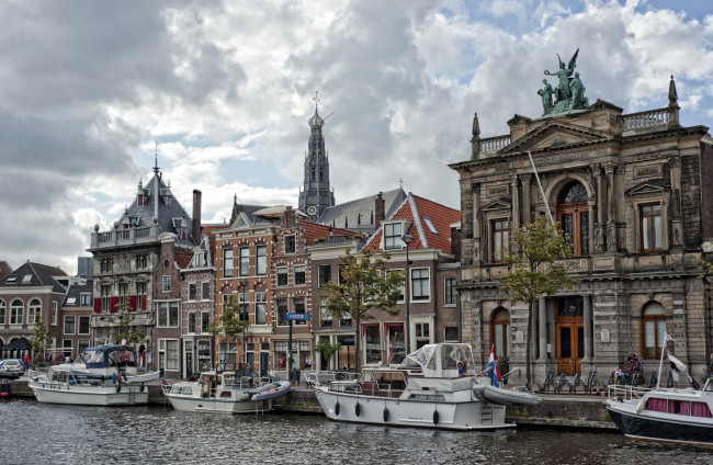 Обои картинки фото гарлем, голландия, города, улицы, площади, набережные, река, лодки, набережная, дома