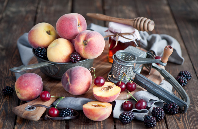 Обои картинки фото еда, фрукты,  ягоды, ежевика, вишня, персики, ягоды