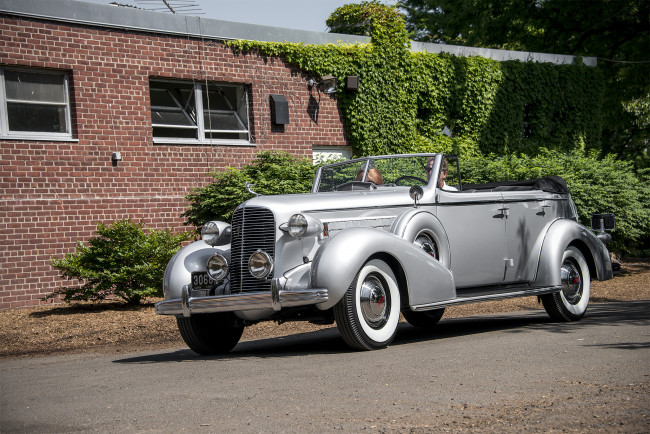 Обои картинки фото cadillac fleetwood 8 convertible sedan,  1936, автомобили, классика, выставка, автопробег, автошоу