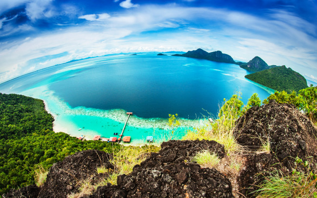Обои картинки фото природа, тропики, малайзия, море, побережье, горизонт, скалы, небо, панорама, пляж, бунгало, bohey, dulang, island