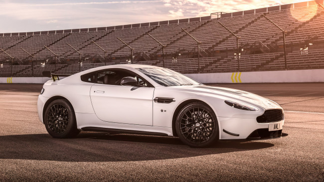 Обои картинки фото aston martin vantage amr v8 2018, автомобили, aston martin, aston, martin, amr, vantage, 2018, v8