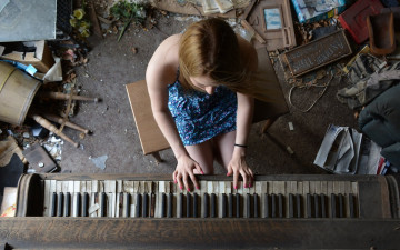 Картинка музыка -другое пианино девушка мусор