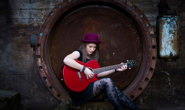 Обои картинки фото музыка, -другое, девушка, гитара, шляпа