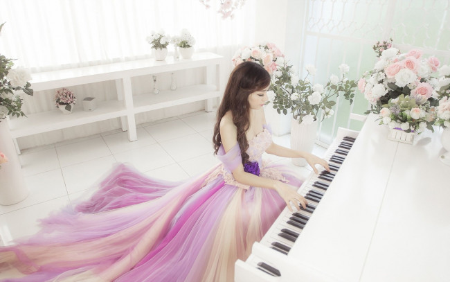 Обои картинки фото музыка, -другое, цветы, пианино, девушка