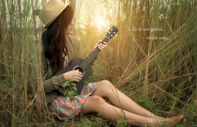 Обои картинки фото музыка, -другое, девушка, гитара, шляпа, растение, природа