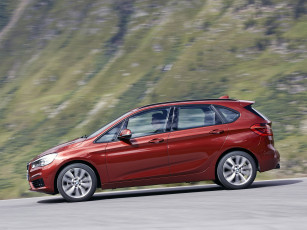 Картинка автомобили bmw красный tourer active 218d