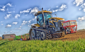 Картинка техника тракторы+на+гусенецах трактор поле