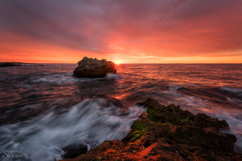 Картинка природа восходы закаты svilen simeonov камни небо волны море восход солнца