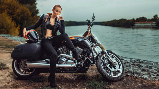 Обои картинки фото мотоциклы, мото с девушкой, harley-davidson