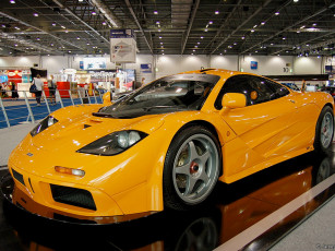 Картинка mclaren f1 автомобили выставки уличные фото