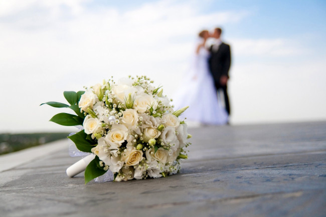 Обои картинки фото цветы, букеты, композиции, жених, свадьба, белый, розы, невеста