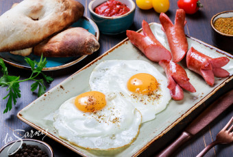 Картинка еда Яичные+блюда сосиски овощи хлеб яйца