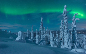 Картинка природа северное+сияние сугробы деревья снег зима лапландия