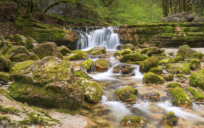 Обои картинки фото природа, водопады, скалы, водопад, лес, деревья