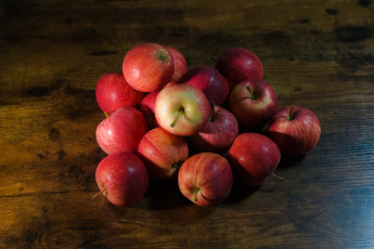Картинка еда яблоки краснобокие