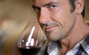 Картинка мужчины unsort бокал вино щетина