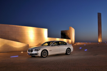Картинка 2012+bmw+750d+f01 автомобили bmw ночь металлик белый