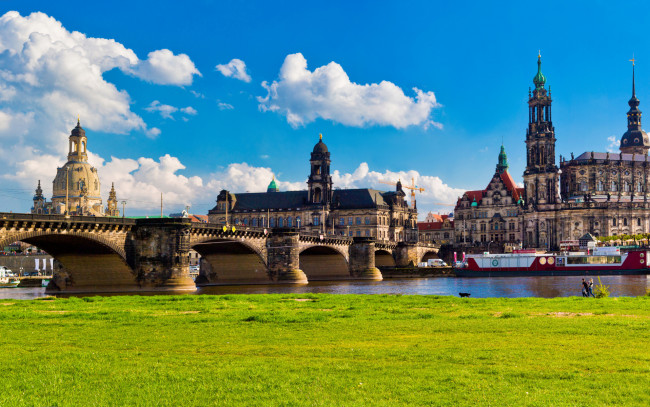 Обои картинки фото города, дрезден , германия, вид, на, мост, через, реку, и, старинную, архитектуру, дрезден