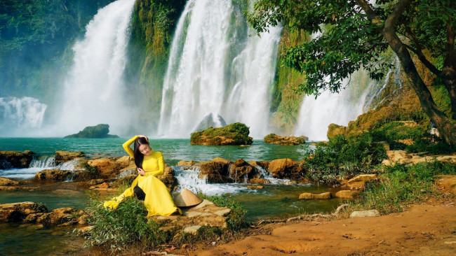 Обои картинки фото девушки, - азиатки, водопады, азиатка