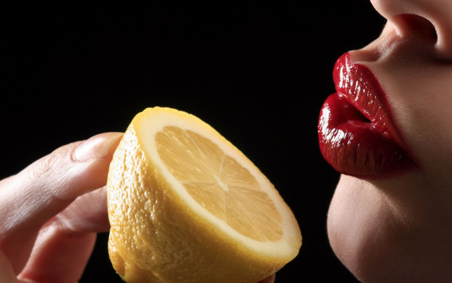 Обои картинки фото разное, губы, лимон
