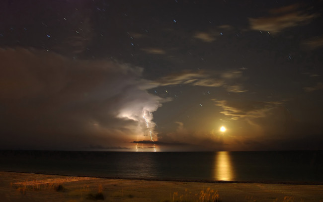Обои картинки фото природа, стихия, молния, облака, море, гроза, ночь