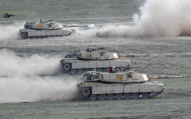 Обои картинки фото техника, военная, поле, танки, атака