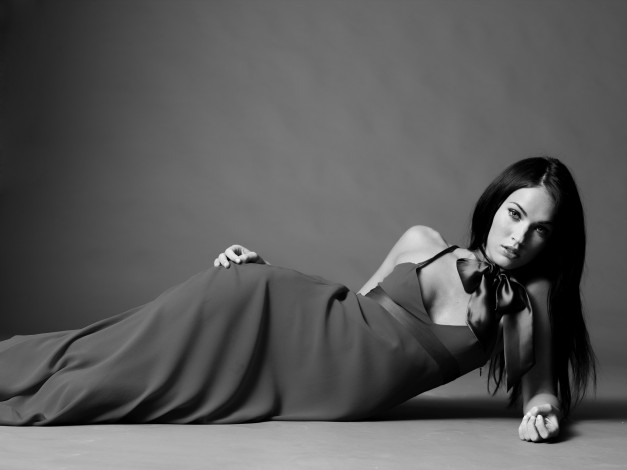 Обои картинки фото Megan Fox, девушки, черно-белая, актриса