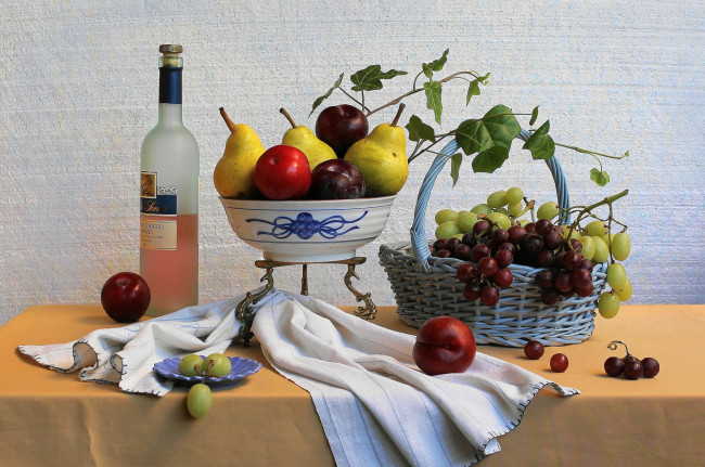 Обои картинки фото еда, натюрморт, нектарины, груши, вино, виноград