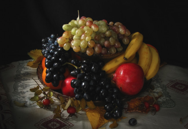 Обои картинки фото еда, фрукты, ягоды, виноград, гранаты, бананы