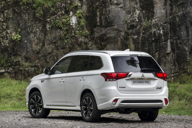 Обои картинки фото автомобили, mitsubishi, outlander, phev, 2015г, uk-spec