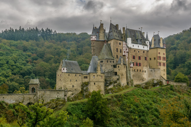Обои картинки фото burg eltz, города, замки германии, горы, замок